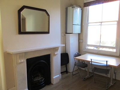 Well located 1bedroom house conversion flat in trendy Stoke Newington N16.