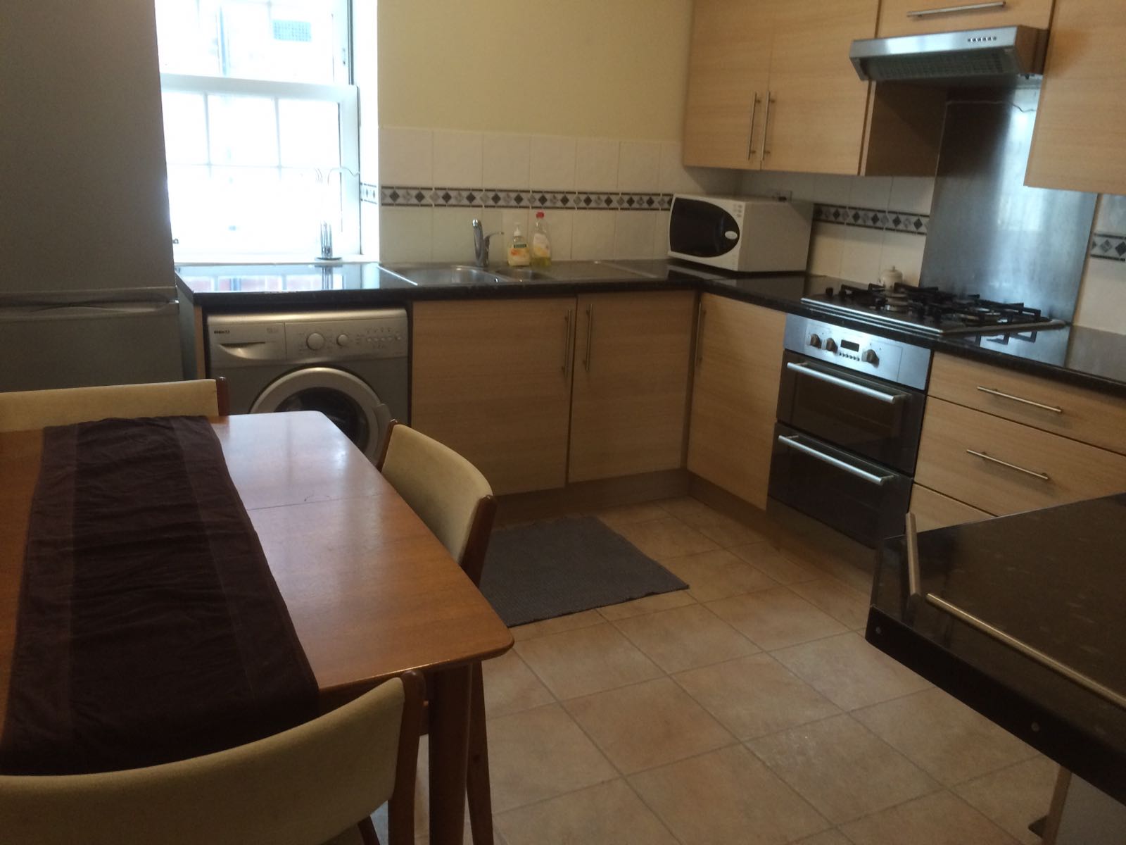 Spacious one bedroom flat Kings Cross area with council tax inclusive. 