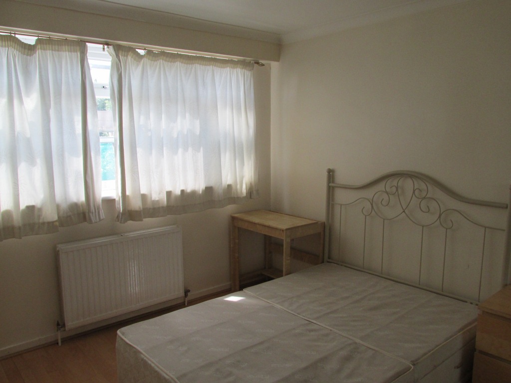 Spacious two bedroom maisonette flat in trendy Stoke Newington N16.