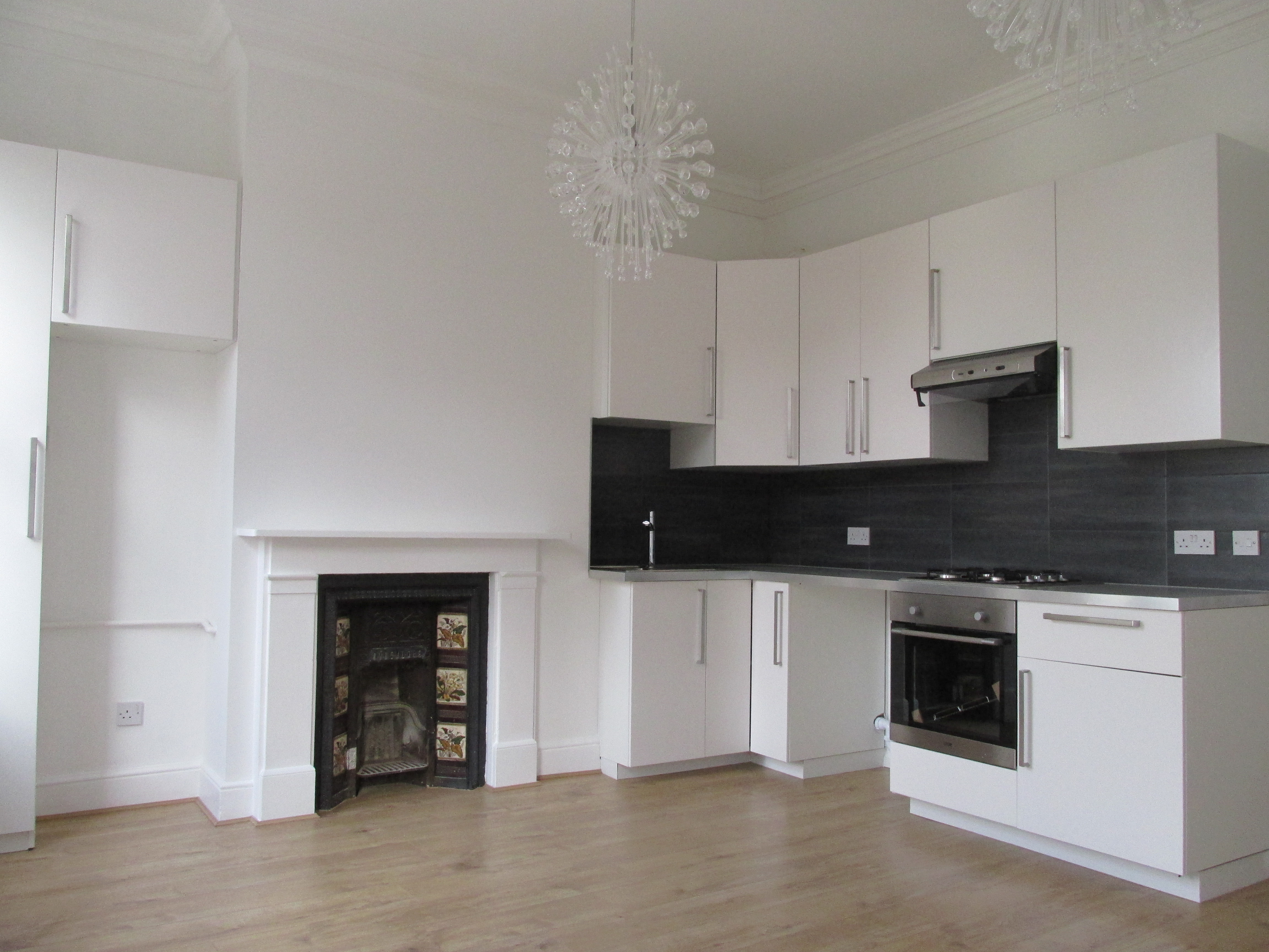 Spacious 2 bedroom flat to let situated in Stoke Newington High Street, London N16.
