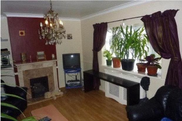 Spacious 3 bedroom house with garden and parking in Walthamstow E17.