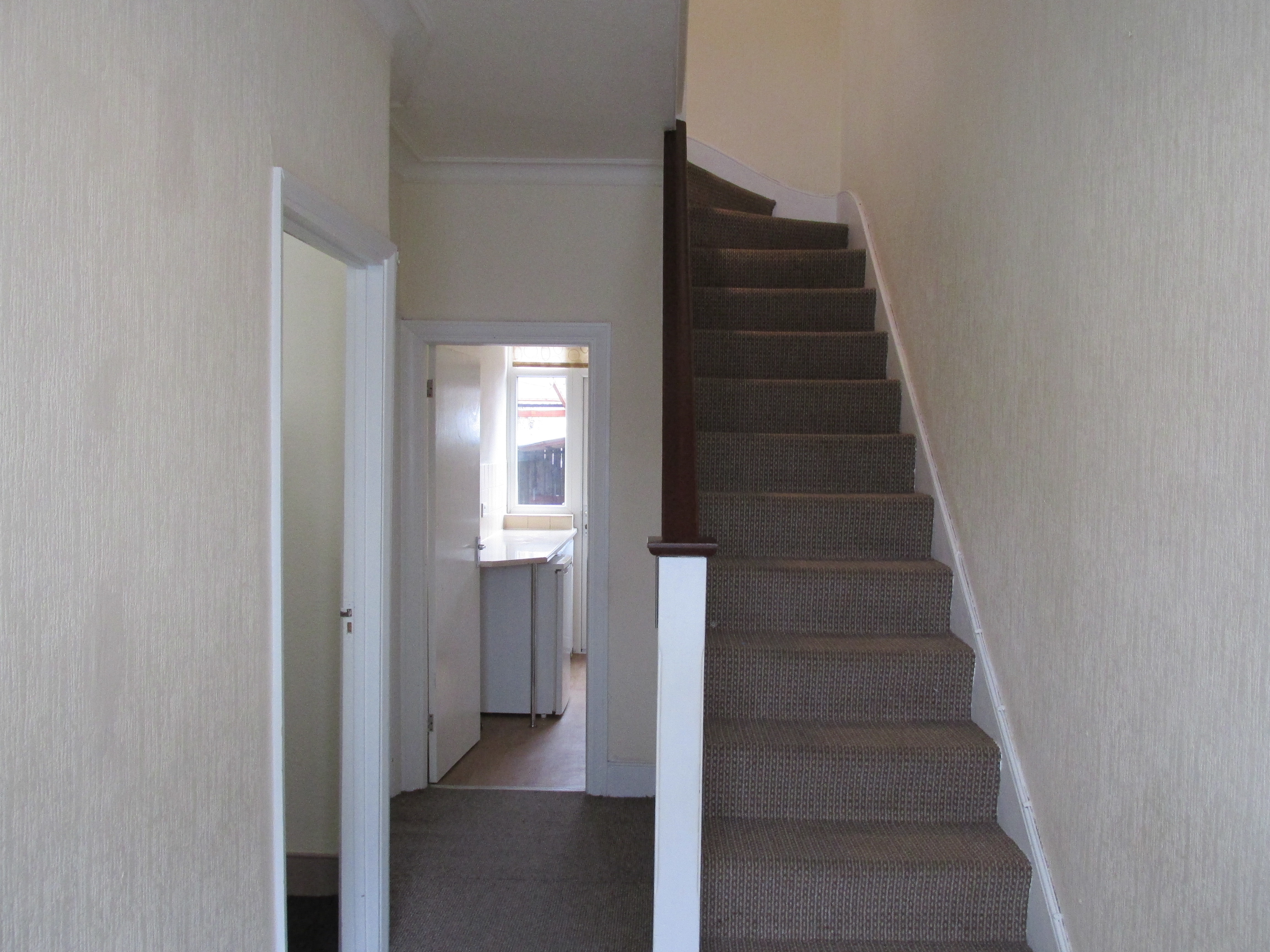 Spacious 3/4 bedroom terraced house to let Tottenham N17. DSS considered.