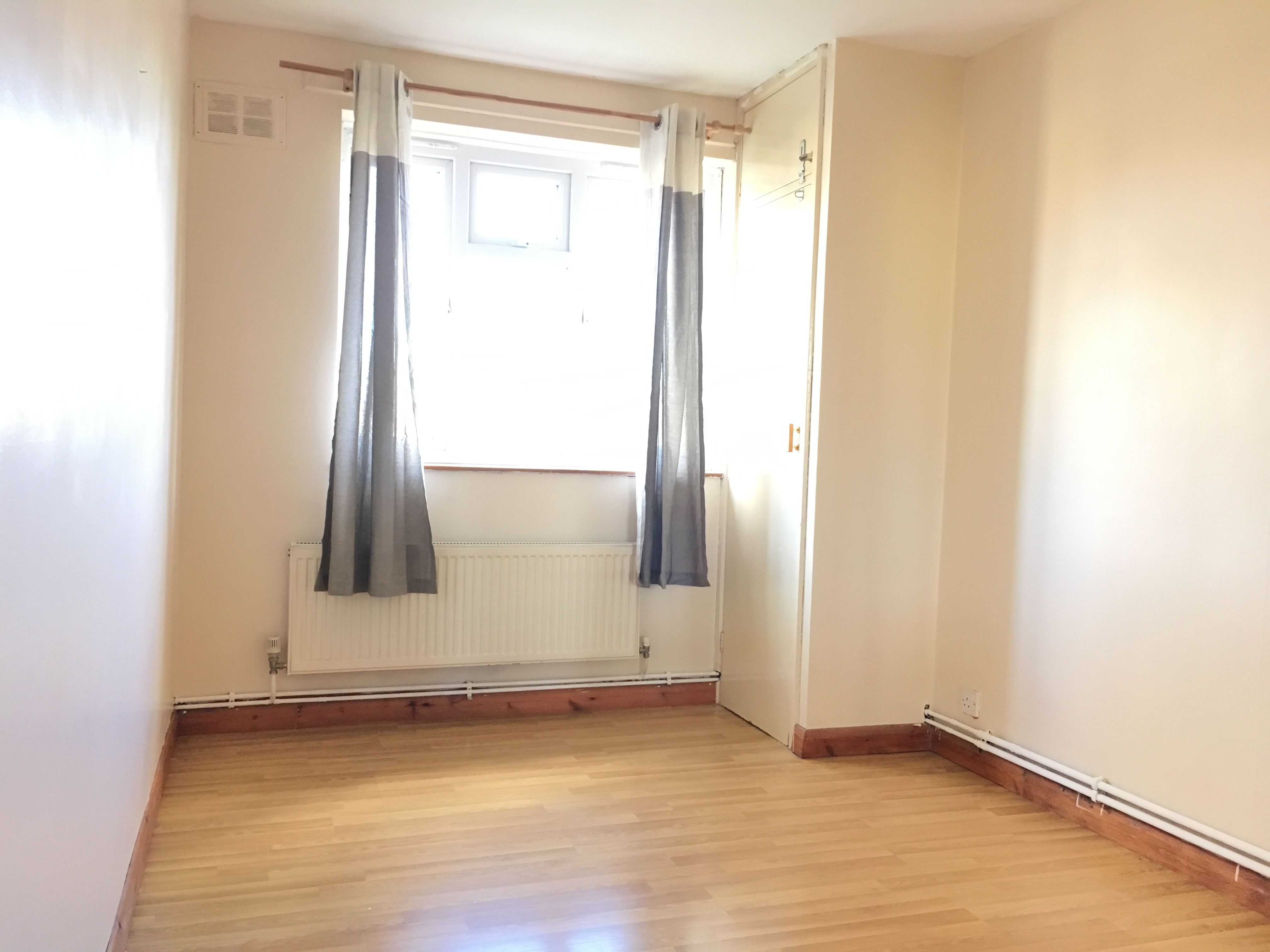 Spacious 4 bedroom flat located in Stoke Newington N16.