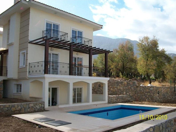 The Akasya community is consisted of 6 detached triplex villas each with their own 32m² private swimming pool and set in own spacious grounds. Beautifully designed and built villas have 4 en-suite bedrooms. The lower ground floor comprises 2 double bedrooms which lead on to a large terrace. Two further double bedrooms are on the first floor each with private balcony. Entrance floor is consisted of open plan kitchen and lounge area with working fire place and accessible to large balcony. The large terraces and balconies overlook the swimming pool and panoramic Ovacik lowland and ideal for alfresco dining on those warm summer evenings.