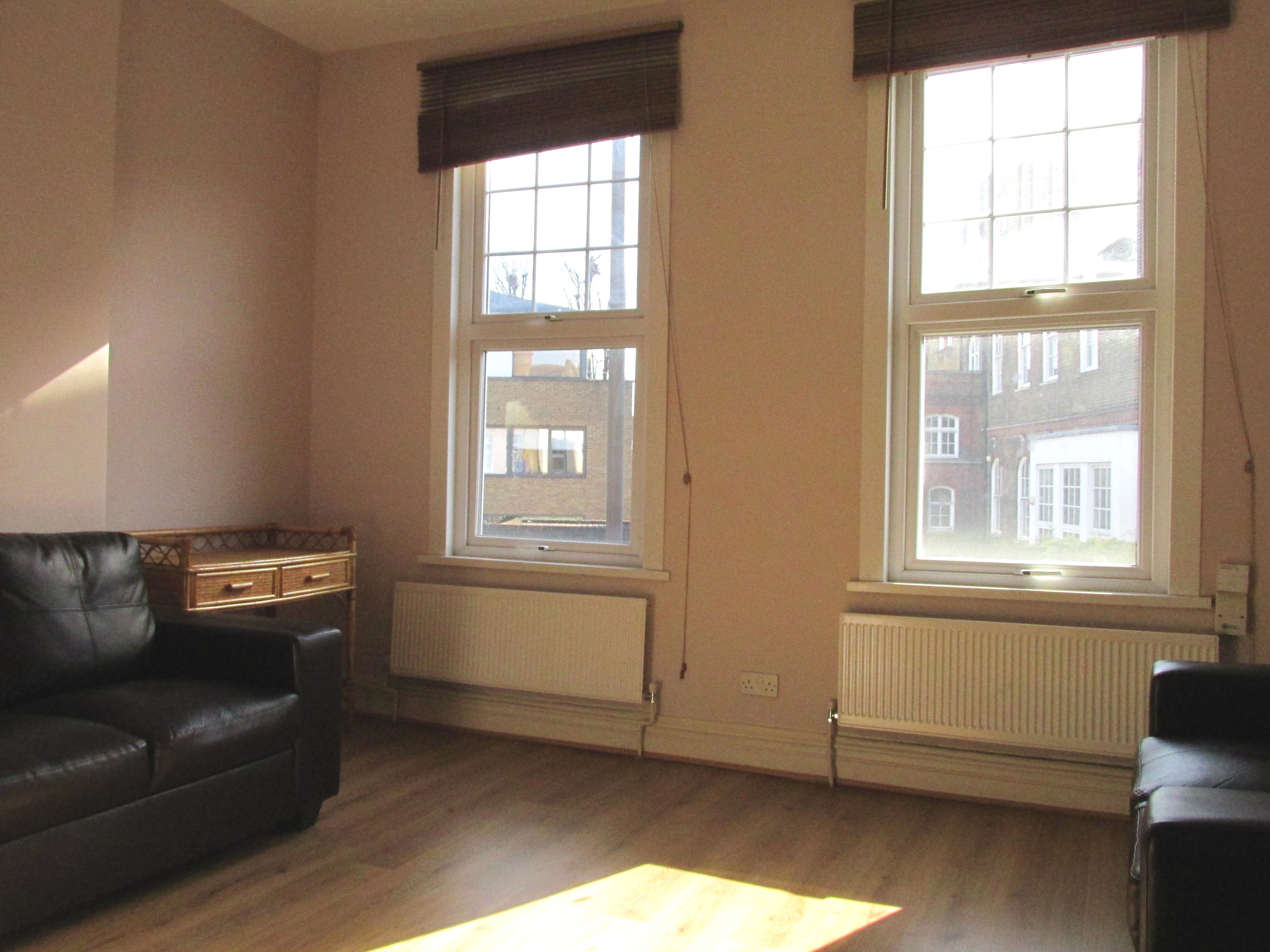 Next Location is pleased to present this stunning one bedroom maisonette apartment in Stoke Newington N16.