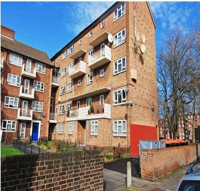Next Location is pleased to offer 2 bedroom flat could be used as 3 bedroom apartment in Stoke Newington, N16.