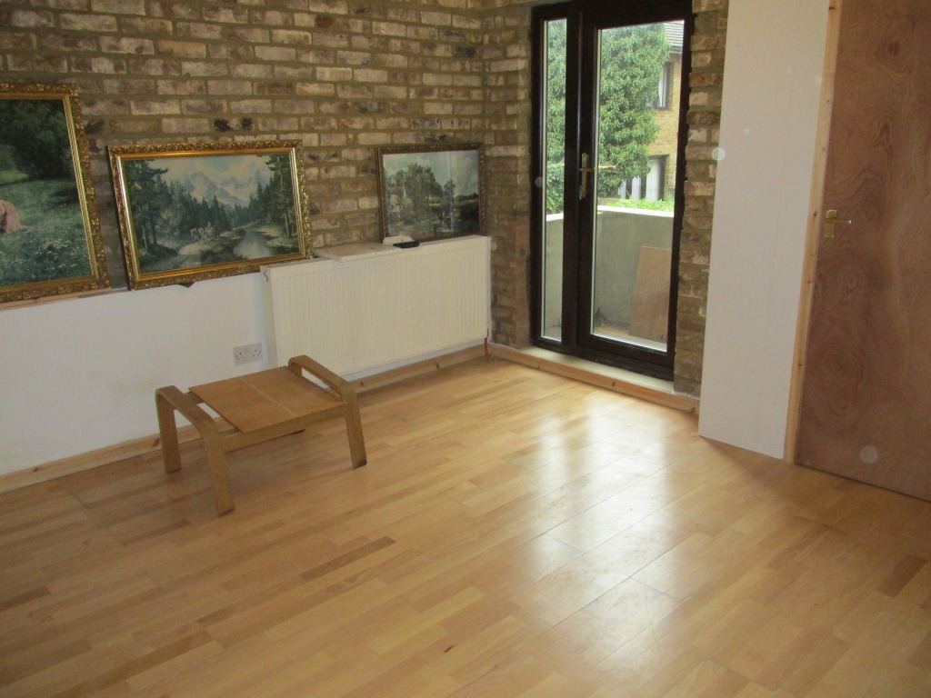 Well-located one bedroom maisonette flat trendy Shoreditch E2.
