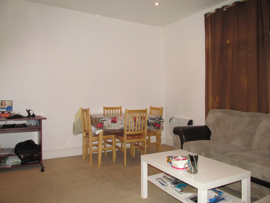 Spacious one bedroom flat situated in the heart of Green Lanes N8.