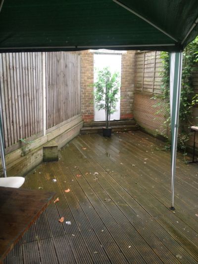 Next Location is pleased to offer 2 bedroom flat with garden. DSS welcome