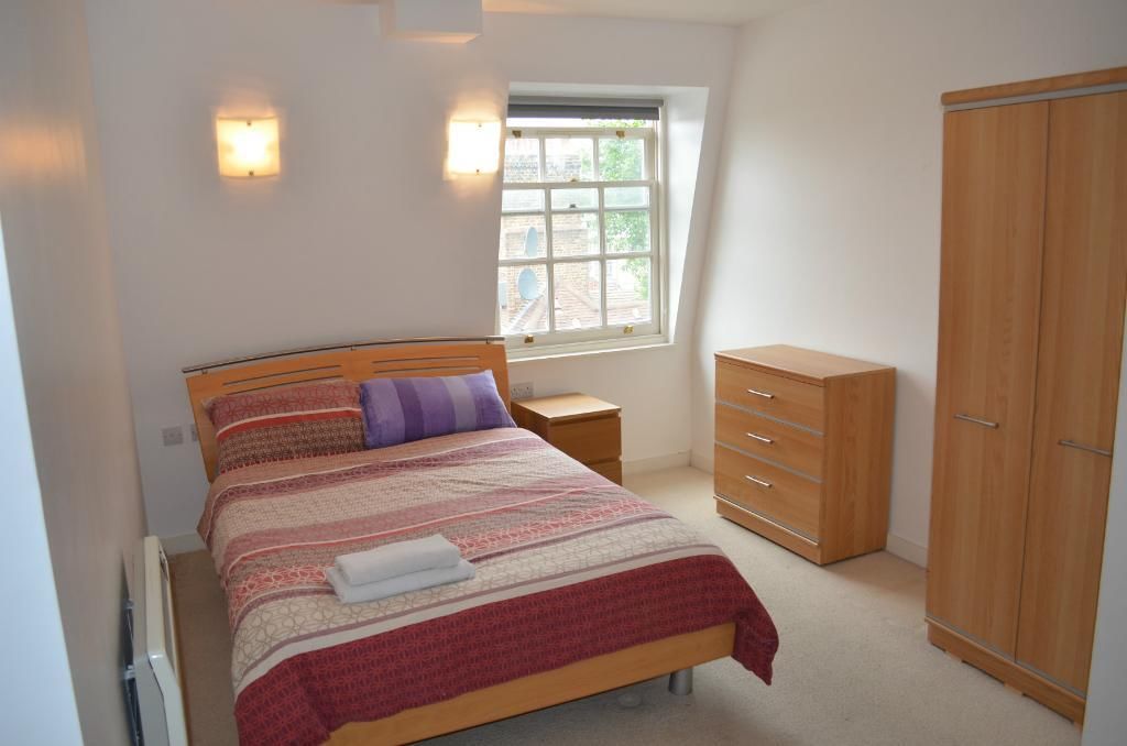 Delightful 2 large bedroom flat available to let in Stoke Newington Church street, N16