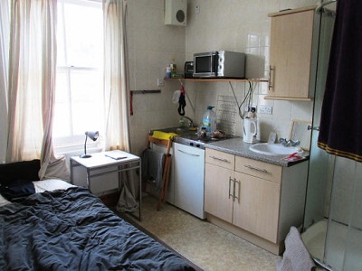 Studio flat to let located in Holloway, London N7. 

DSS Considered subject to references