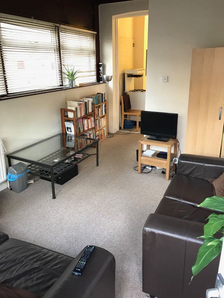 Spacious two bedroom garden flat situated in Haringey N4.